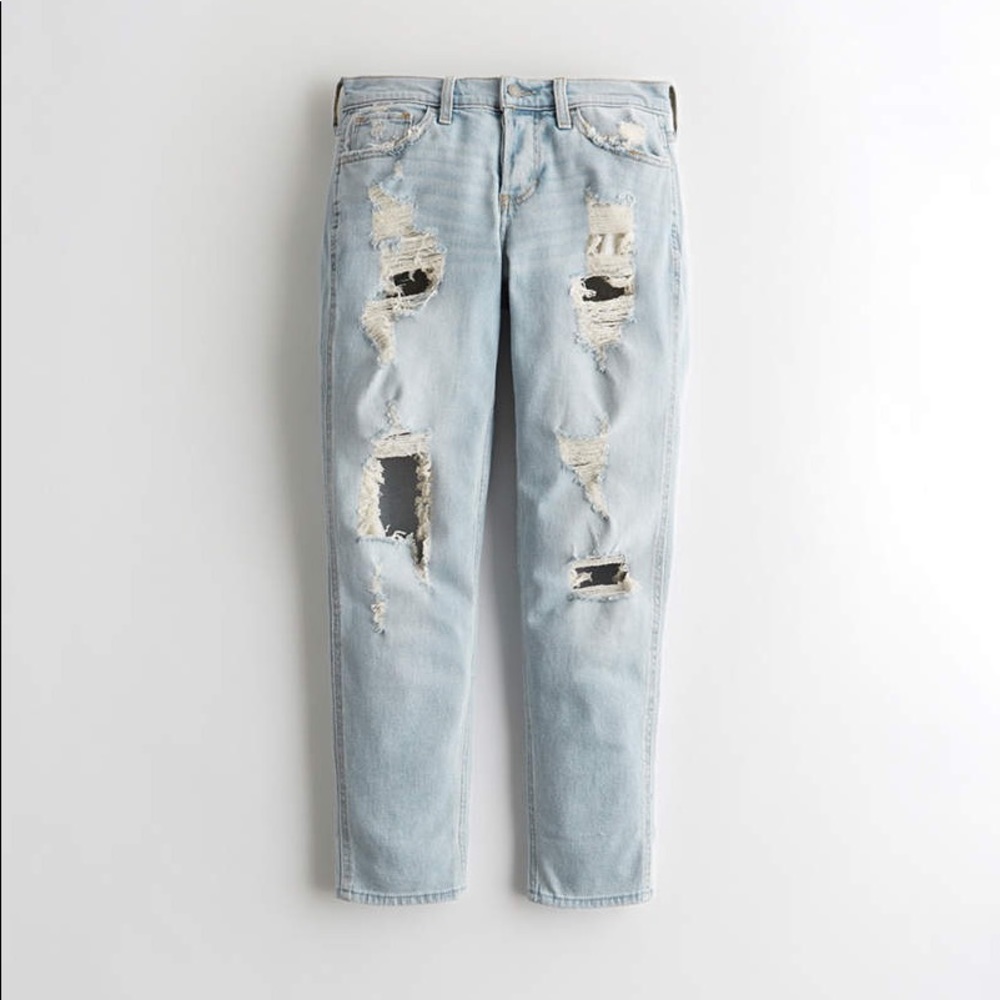 Light-washed dipped mom/boyfriend jeans